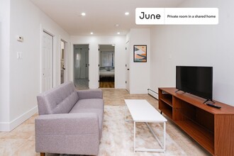 Private bedroom in 3 bed/1 bath Home in New York, NY - Building Photo - Building Photo
