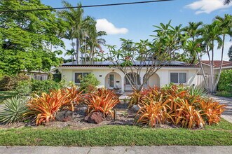 2101 NE 25th St in Wilton Manors, FL - Building Photo - Building Photo