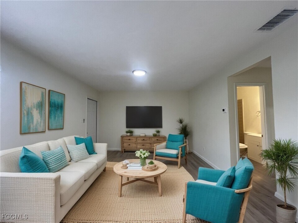 43 Tangelo Ct in Lehigh Acres, FL - Foto de edificio