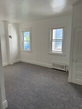 647 Dewitt St, Unit Lower level flat in Syracuse, NY - Foto de edificio - Building Photo
