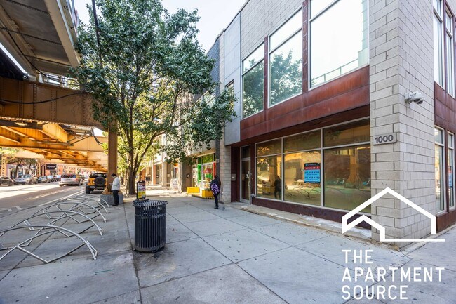 1008 W Lake St, Unit 2 in Chicago, IL - Building Photo - Building Photo