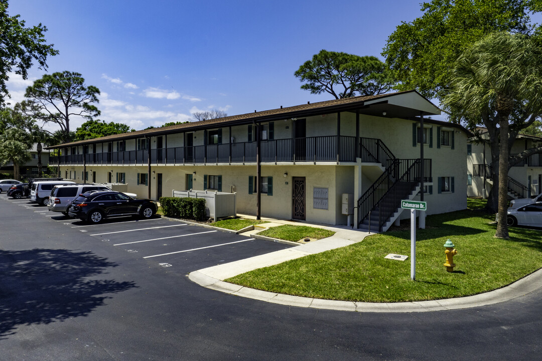 Harbor Woods Condos in Merritt Island, FL - Foto de edificio