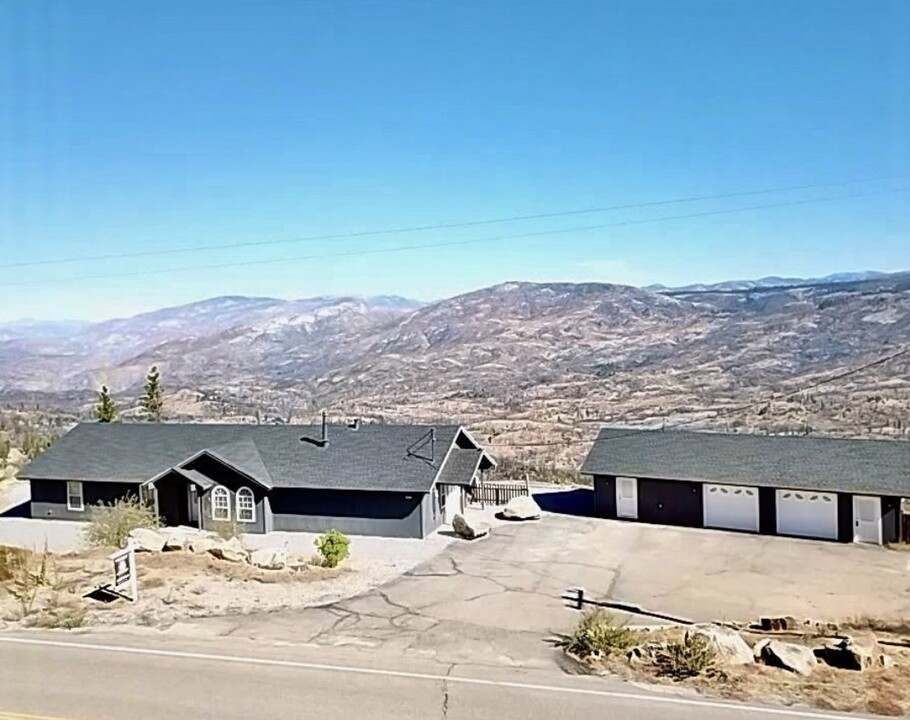 43119 Auberry Rd in Auberry, CA - Building Photo