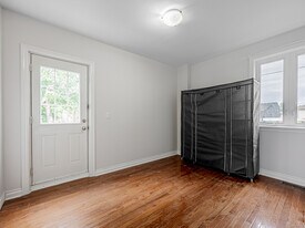 122 Maybourne Ave in Toronto, ON - Building Photo