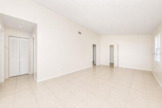 3141 Huron Ave in Oldsmar, FL - Building Photo - Building Photo