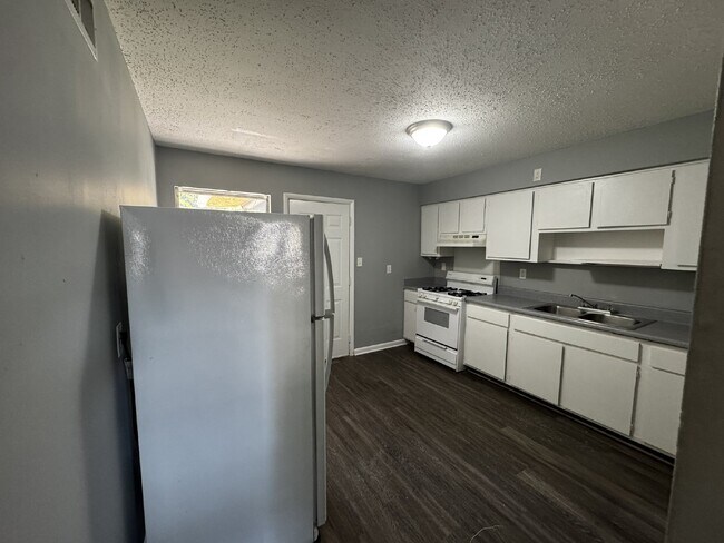 11 Hampstead Ave in Savannah, GA - Building Photo - Building Photo