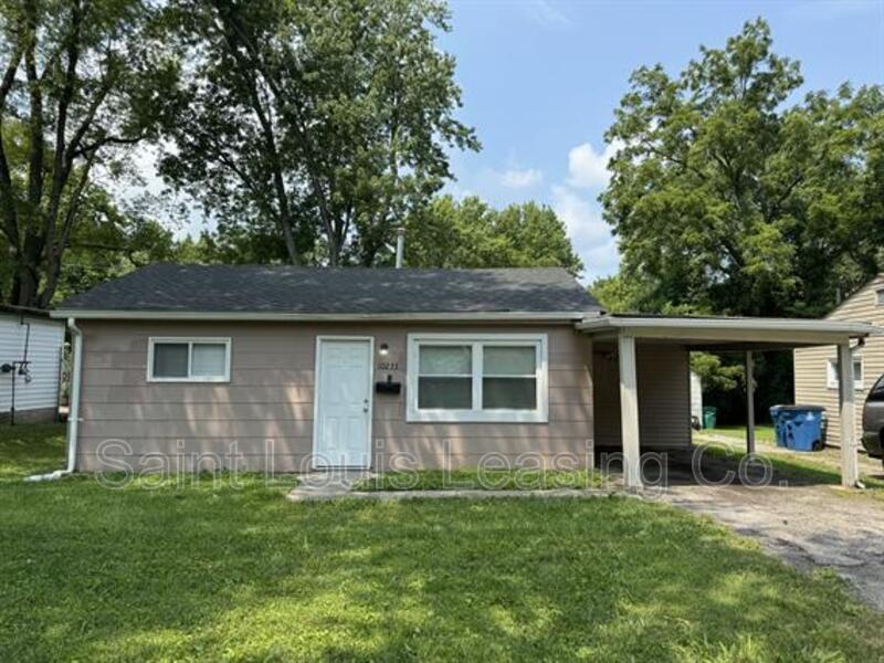 10233 Earl Dr in St. Louis, MO - Building Photo