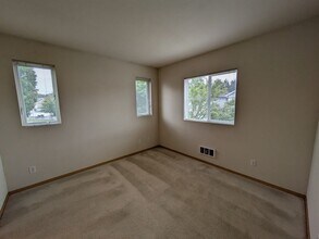 2170 Charles Street Unit C in Dupont, WA - Building Photo - Building Photo