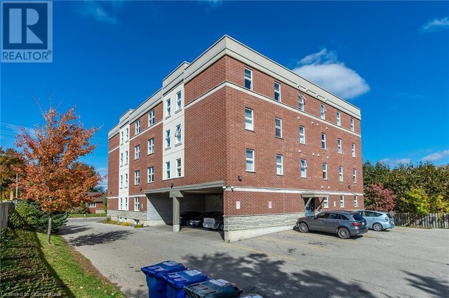 81 Columbia St W in Waterloo, ON - Building Photo - Building Photo