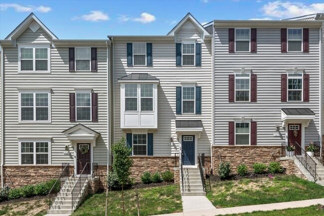 1019 Valley Run Dr in Fredericksburg, VA - Building Photo - Building Photo
