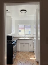 1118 S Sherbourne Dr in Los Angeles, CA - Foto de edificio - Building Photo