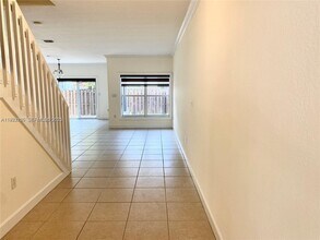 10914 NW 67th Terrace in Doral, FL - Building Photo - Building Photo