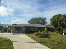 991 April Ln in North Fort Myers, FL - Building Photo