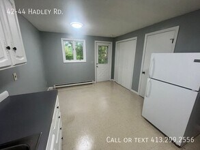 42-44-44 Hadley Rd in Sunderland, MA - Building Photo - Building Photo
