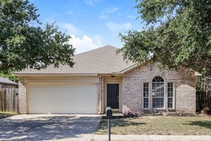 2321 Wildwood Ln in Denton, TX - Building Photo