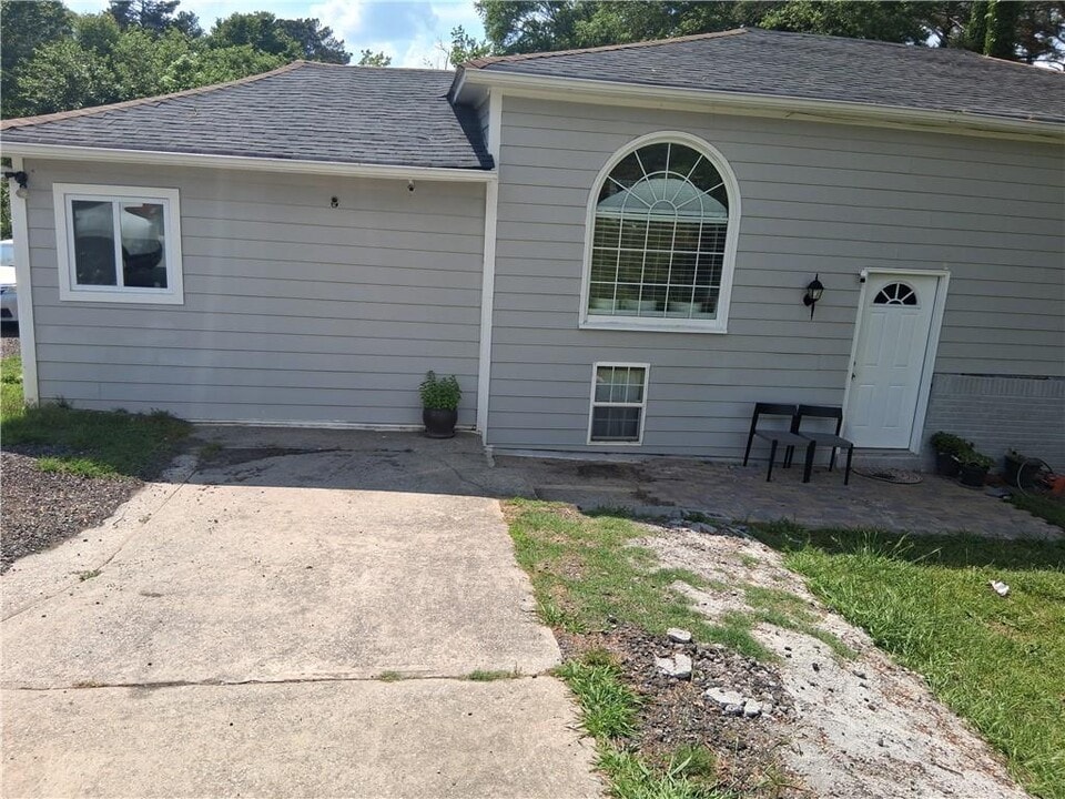 5953 Riverdale Rd in Riverdale, GA - Building Photo