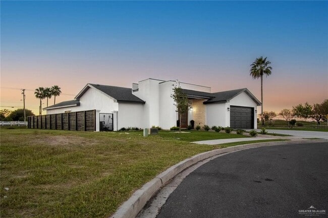 37 E Guerlain Dr in Edinburg, TX - Building Photo - Building Photo