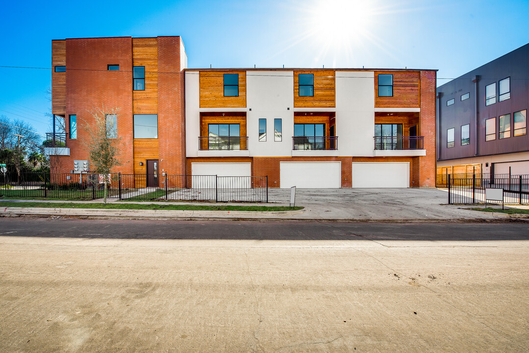 1931 N Prairie Ave in Dallas, TX - Building Photo