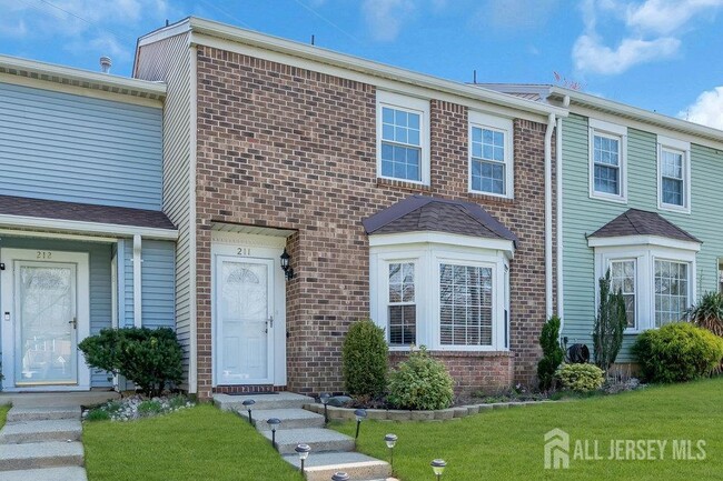 211 Yorkshire Court in Old Bridge, NJ - Building Photo - Building Photo