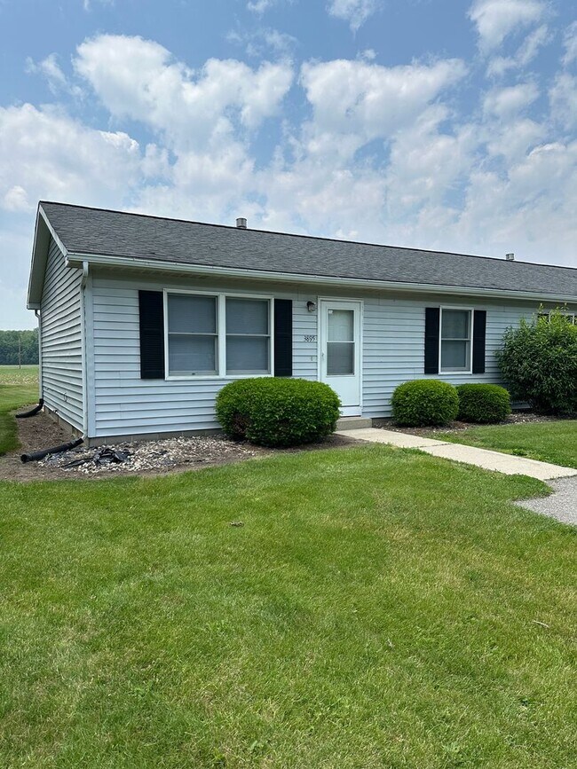 property at 3895-3905 N Meadow Ridge Dr