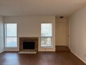 2104 Park Willow Ln in Arlington, TX - Building Photo - Building Photo