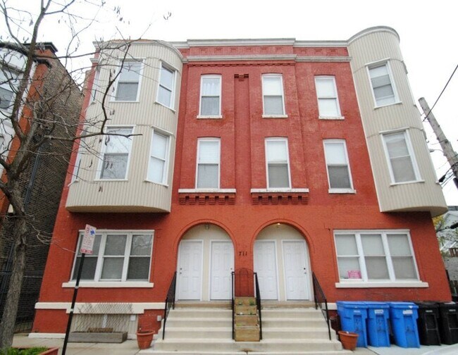 711 N Hoyne Ave Rentals in Chicago, IL