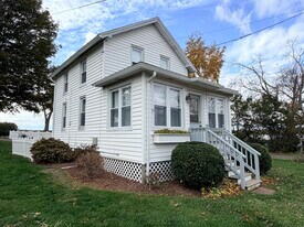 113 Seaside Ave in Guilford, CT - Building Photo
