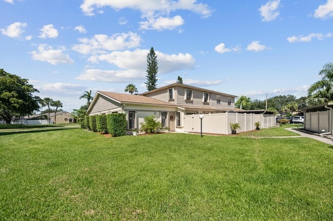 4451 Willow Pond Rd in West Palm Beach, FL - Building Photo - Building Photo