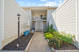 39 Hideaway Dr in Friendswood, TX - Building Photo