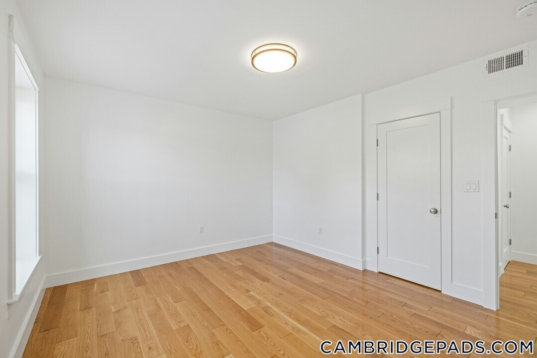 406 Columbia St in Cambridge, MA - Building Photo
