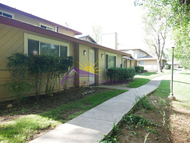 5808 Shadow Creek Dr in Sacramento, CA - Building Photo - Building Photo