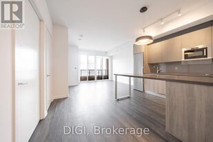 25 Selby St in Toronto, ON - Building Photo