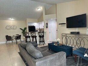 4630 Commander Dr in Orlando, FL - Building Photo - Building Photo
