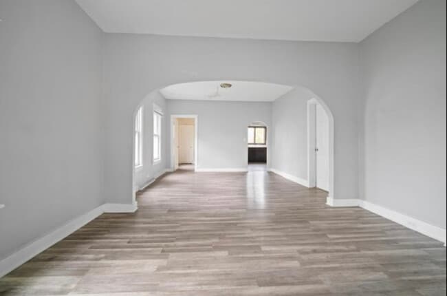 803 W Grove St in Bloomington, IL - Building Photo - Building Photo