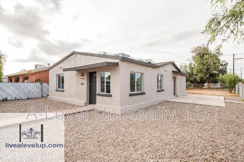 402 E 33rd St in Tucson, AZ - Building Photo