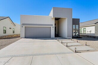 325 Playa Vis St in Horizon City, TX - Building Photo - Building Photo