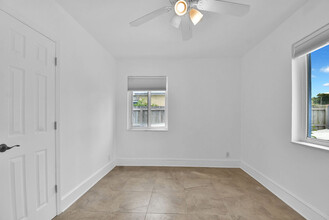 1328 N Andrews Ave in Fort Lauderdale, FL - Building Photo - Building Photo