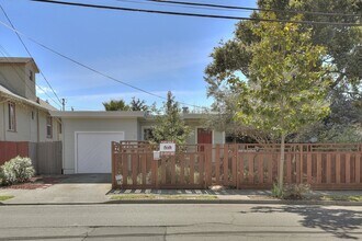 1033 56th St in Oakland, CA - Building Photo - Building Photo