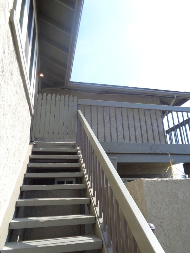 607 E Utica Ave in Huntington Beach, CA - Building Photo - Building Photo