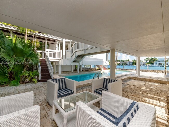 655 N Mashta Dr in Key Biscayne, FL - Building Photo - Building Photo