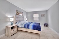 41 Collins Ave, Unit 403 in Miami Beach, FL - Building Photo - Building Photo