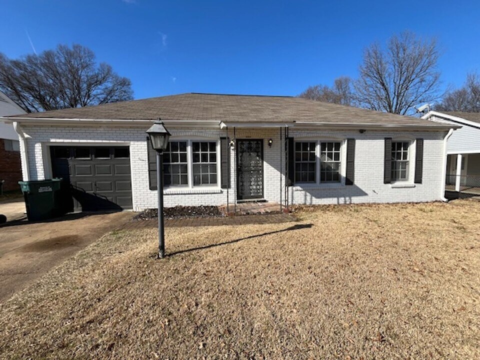 8399 Booneville Dr in Southaven, MS - Building Photo