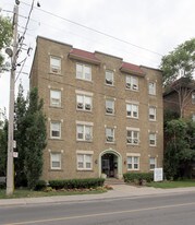 114 Vaughan Rd in Toronto, ON - Building Photo