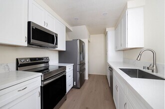 8457 Via Mallorca Via in La Jolla, CA - Building Photo - Building Photo
