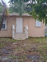 13520 NW 11th Ave in Miami, FL - Building Photo
