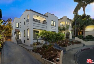 854 Serrano Pl in Los Angeles, CA - Building Photo