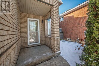50 Pelham Dr in Hamilton, ON - Building Photo - Building Photo