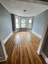 883 Huntington Ave, Unit 5 in Boston, MA - Building Photo