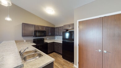 Pinnacle Point Apartments in Sioux Falls, SD - Building Photo - Building Photo