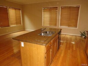 5 Andando in Aliso Viejo, CA - Building Photo - Building Photo